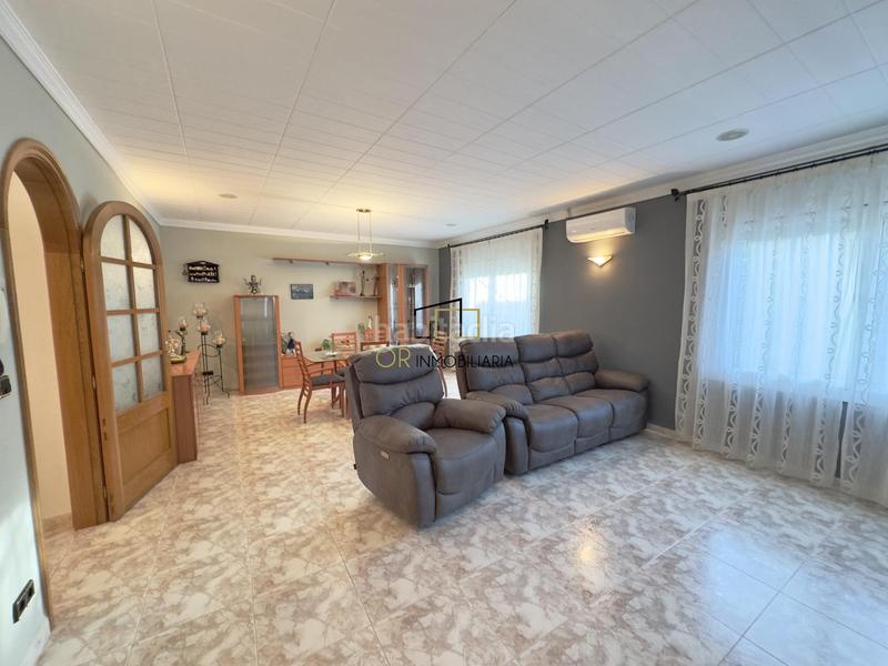 Foto 44bdfa16-ff75-4460-a489-0a98f9c311ce. Casa encantadora casa familiar con dos viviendas y espacio exterior en moja, olerdola en Olèrdola