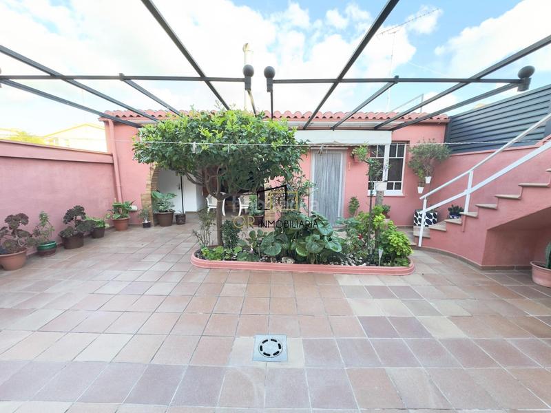 Foto 8100fd05-1f17-49a7-b0f0-fcb80129e4bc. Casa encantadora casa familiar con dos viviendas y espacio exterior en moja, olerdola en Olèrdola