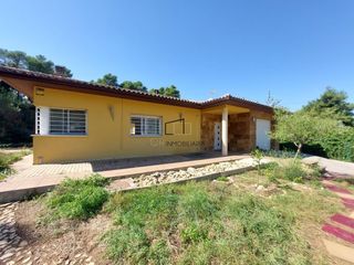 Haus in Torrelles de Foix. Casa en una planta con jardín y parcela de 1.700 m2 en la plana
