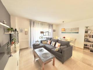 Pis a Vallirana. Piso de tres habitaciones con piscina, parking y trastero en val