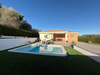 Casa a Cabrera dAnoia. Casa de 3 habitaciones, jardn y piscina en el castell de cabrer