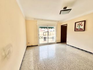 Pis a Poble Nou. Piso de 4 habitaciones en poble nou, cerca del centro de vilafra