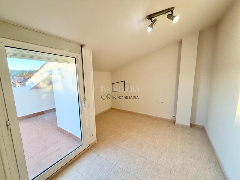 Foto 735abd2a-0ef1-4a8a-9540-223ff388de2e. Alquiler piso dúplex en alquiler de tres habitaciones con terraza en Santa Margarida i els Monjos