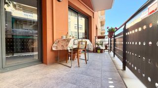 Piso en Centre Vila. Amplio piso de 3 habitaciones con terraza y parking en les clote