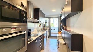 Pis a La Girada. Luminoso piso de 3 habitaciones con balcones, parking y trastero