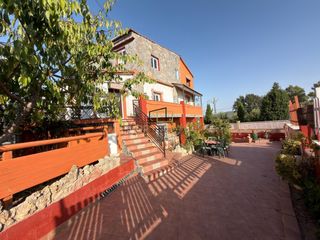 Haus in Pontons. Amplia vivienda con jardín, piscina y cuatro espacios independie