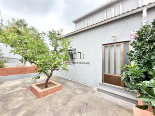 Casa a Bisbal del Penedès (La). Casa a cuatro vientos en medio de la naturaleza en la bisbal del