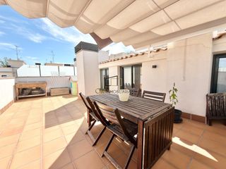 Etagenwohnung in Sant Julià. Ático dúplex de  con terraza de 30 m2, piscina comunitaria y pla