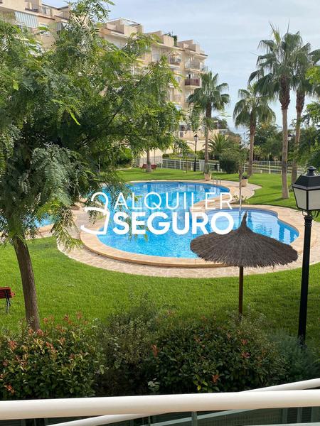 Foto 0994f646-f343-4547-85d7-22cc2c05d585. Rent penthouse with parking pool in Pueblo Acantilado-Lanuza Campello (el)