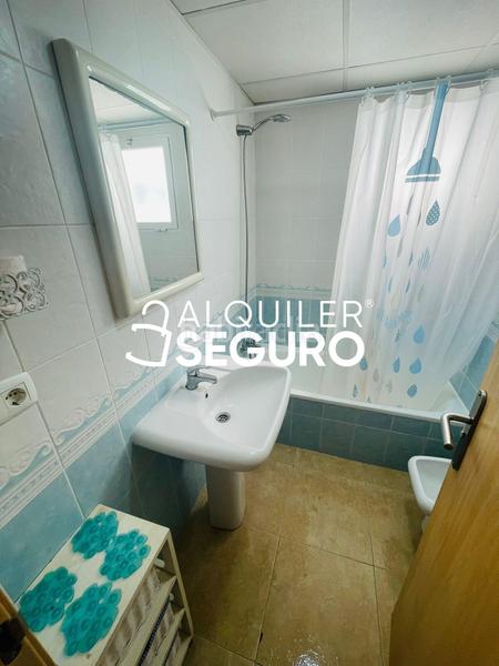 Foto c68bb1f7-9831-4ff1-ba1d-edb523f99112. Rent penthouse with parking pool in Pueblo Acantilado-Lanuza Campello (el)