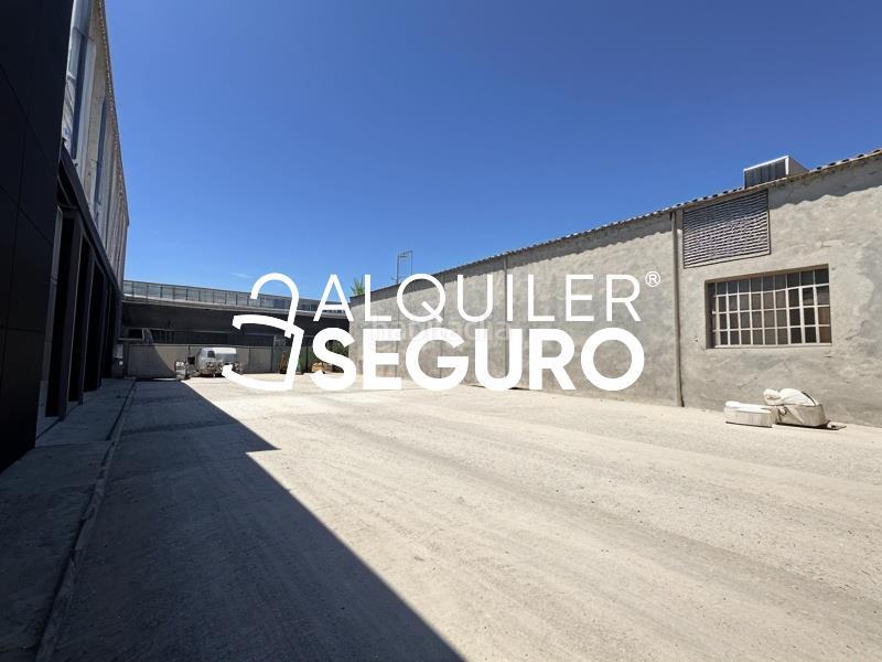 Foto 60c7943f-b4b8-41d5-856b-3105769a526c. Alquiler local comercial local león en Sudeste Industrial Fuenlabrada