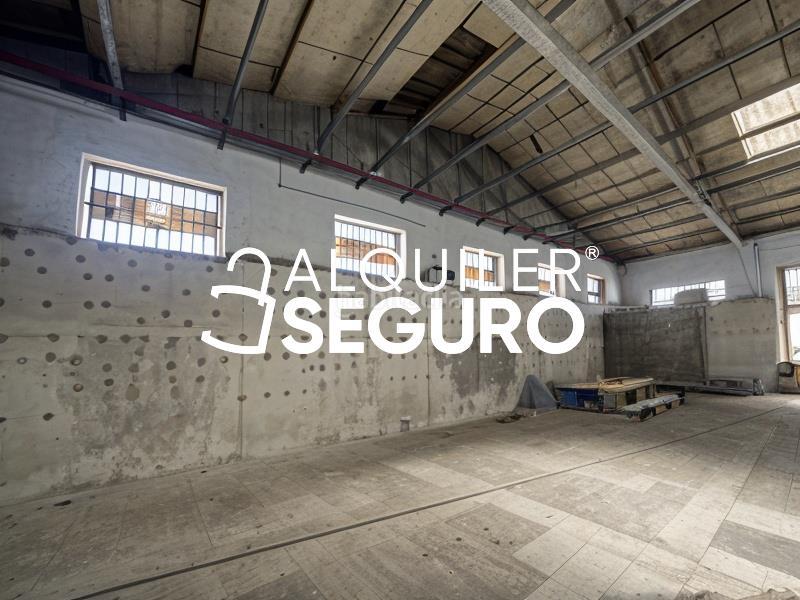 Foto b4a49b2f-546d-46f8-8656-a36145980302. Alquiler local comercial local león en Sudeste Industrial Fuenlabrada