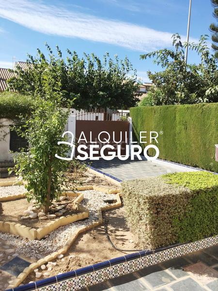 Foto 6500775b-0431-4e93-b6f3-0be309852740. Rent chalet with heating parking in Pueblo Latino Pilar de la Horadada