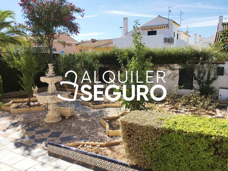 Foto 6e021ef2-4ba4-45f1-bde3-749b02767968. Rent chalet with heating parking in Pueblo Latino Pilar de la Horadada