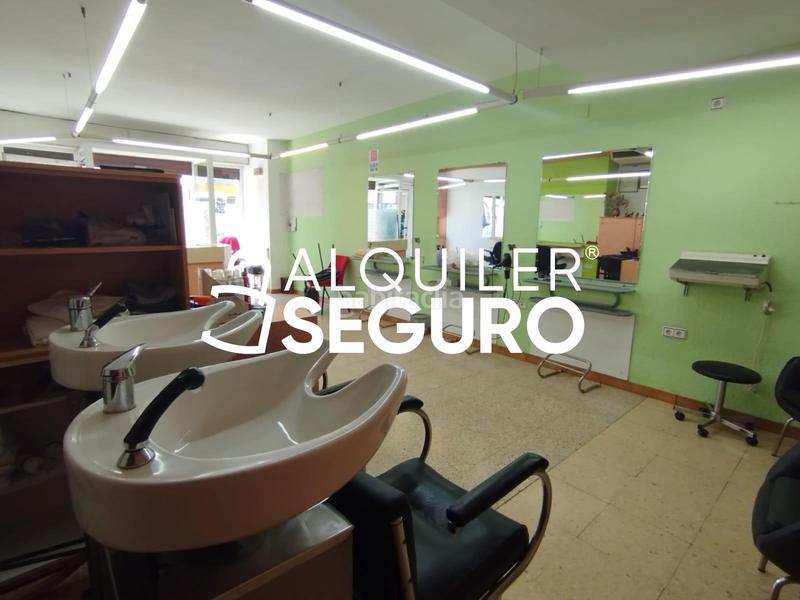 Foto 7d75d883-7c0d-4c8a-a851-ea611fe942cb. Rent business premise in Hostafrancs Barcelona