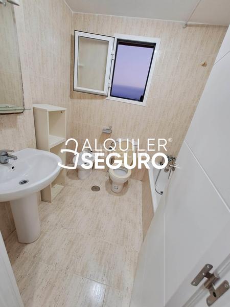 Foto 66688c1d-3841-4a05-8ced-e9dcee352ca7. Rent penthouse with parking in Casco Antiguo Algeciras