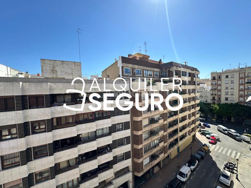 Foto a7714734-6fba-4bc2-bc28-e04f902d0ab8. Miete etagenwohnung mit parking in Arrancapins Valencia