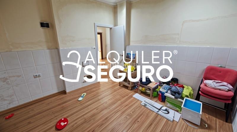 Foto e0ca9f85-cfbf-43ac-abf0-f93483316a0c. Alquiler local comercial local marinero luis de torres en Murcia