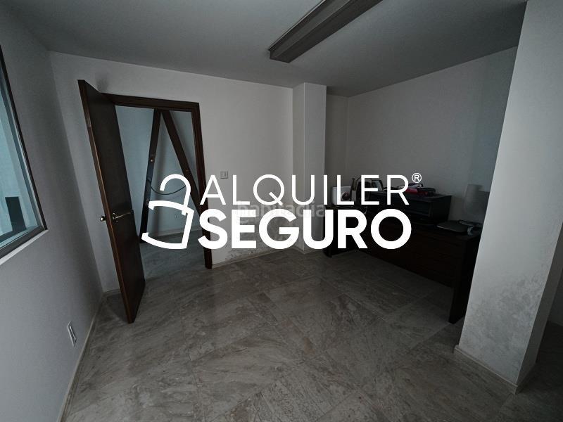 Foto 5dcc8fe0-9d43-43a6-a48c-b2b5a8023987. Rent business premise in Villafontana - Estoril I Móstoles