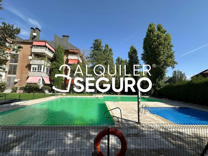 Foto 290539a0-9555-4635-976d-85b3e1cc42ac. Lloguer pis amb calefacció aparcament piscina a Norte Majadahonda