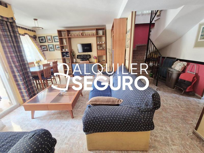 Foto e0c7c177-948c-4010-aa14-591537d3ceae. Alquiler piso  c del porquet playa en Miramar