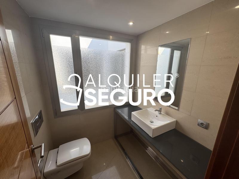 Foto bc8bc415-6a9f-4268-9237-c4568cd49522. Location chalet avec parking dans Ciudad Universitaria Madrid