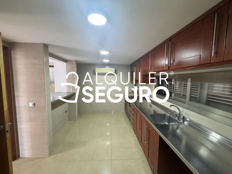 Foto 520990e8-2db3-4eea-84e6-59ebb73b242d. Rent chalet with parking in Ciudad Universitaria Madrid