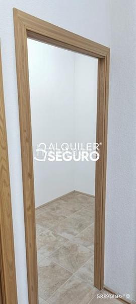 Foto 54f8955c-e2e1-4fd2-90b8-2754ebd7eb9a. Lloguer local comercial a San Isidro Getafe