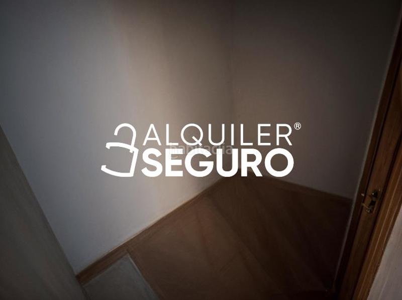 Foto aabea266-738c-46cc-85b9-243b2dfd8016. Lloguer local comercial a San Isidro Getafe