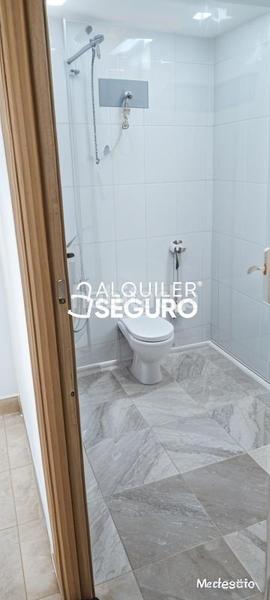 Foto ca3c1a26-86e7-42c4-b300-049442a9ac80. Lloguer local comercial a San Isidro Getafe