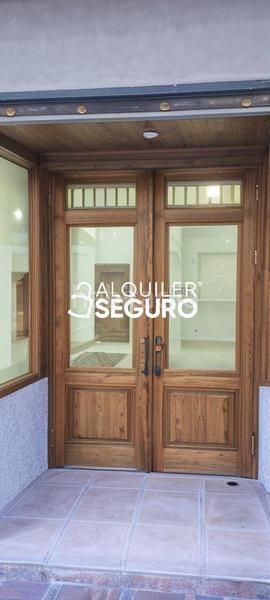 Foto d491eb96-f9cc-4bf8-acd1-bce4055cf7ee. Lloguer local comercial a San Isidro Getafe