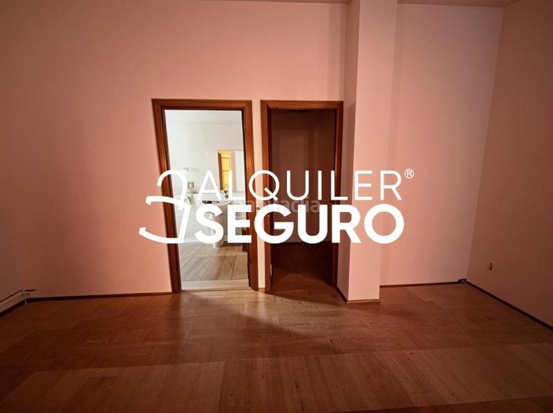 Foto f4c0a075-9fc7-4fcf-93d7-4b42bda9f9ff. Lloguer local comercial a San Isidro Getafe