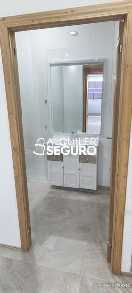 Foto 40557f8b-6026-404b-9840-a6e494c06165. Rent business premise in San Isidro Getafe