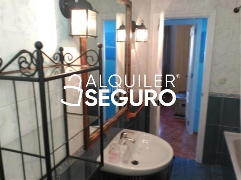 Foto 06d7a200-ea9d-4521-8d32-d1a3de8df9a6. Alquiler piso  c carlos brujes en Tiro de Línea Sevilla
