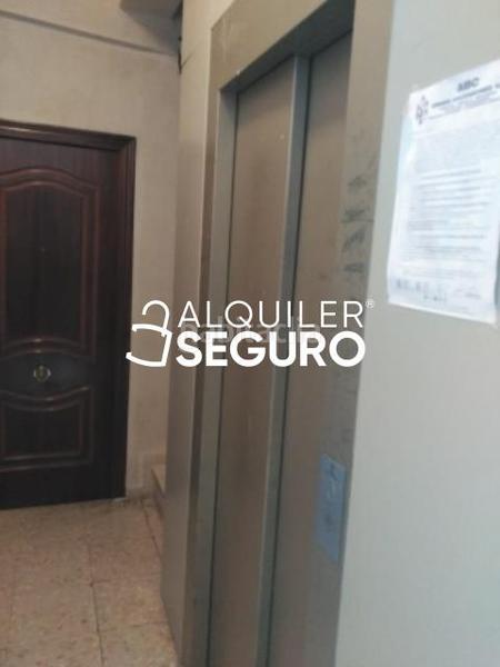 Foto b2a36eb3-88d6-41e3-bf9f-00dacbfe5302. Alquiler piso  c carlos brujes en Tiro de Línea Sevilla
