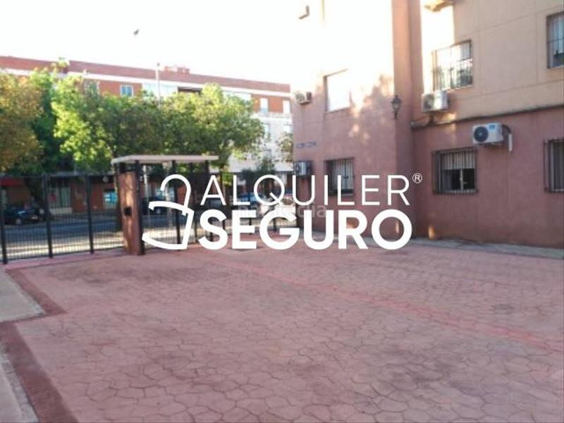 Foto b836e982-77f8-4dfb-84f9-ddc46c1bbe5f. Alquiler piso  c carlos brujes en Tiro de Línea Sevilla