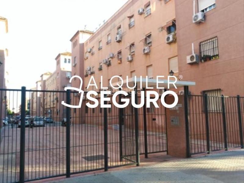 Foto b85dc5a7-7325-4952-9ecf-290f49e76916. Alquiler piso  c carlos brujes en Tiro de Línea Sevilla