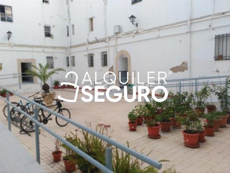 Foto bc325abe-9d32-49b6-9d3f-3dc8dea78640. Alquiler piso  c carlos brujes en Tiro de Línea Sevilla