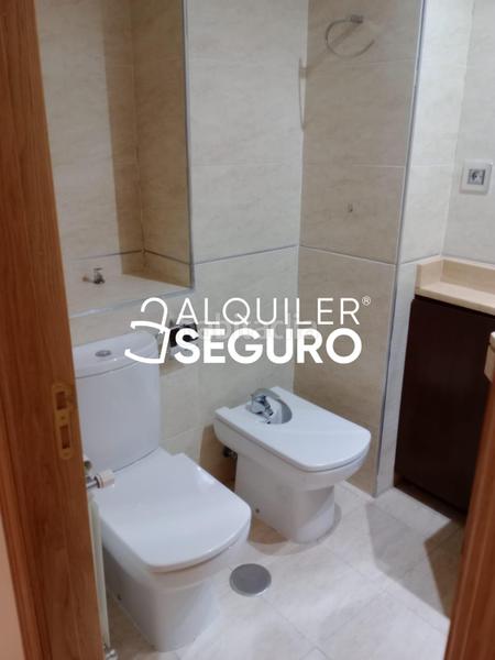 Foto b9fd9f65-6aa9-43a9-8b3b-68b8ea620dac. Alquiler piso  c luis sanchez polack tip en Simancas Madrid