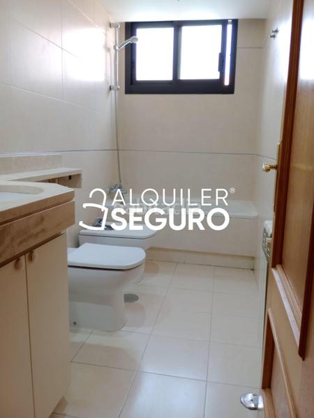 Foto e6153066-c4ca-4d7d-a9b5-a37e2937dc6c. Alquiler piso  c luis sanchez polack tip en Simancas Madrid