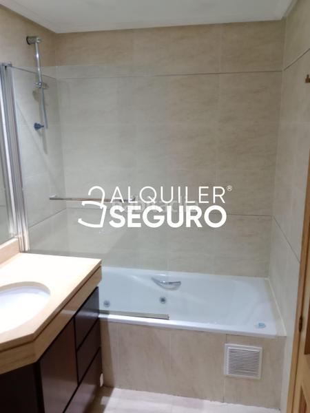Foto 766b4e29-0fbb-4012-bb47-0bbd94cc246f. Location appartement avec chauffage parking piscine dans Madrid