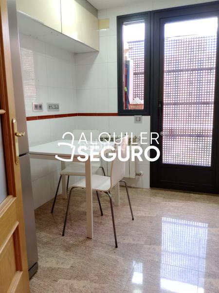 Foto b41f0289-d94e-427a-a557-240d03dc972f. Location appartement avec chauffage parking piscine dans Madrid