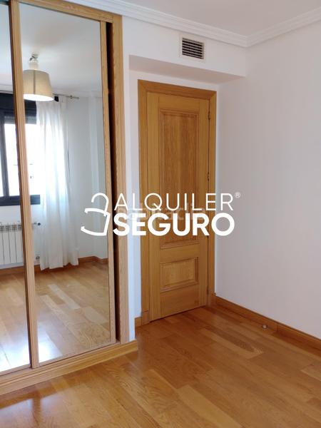 Foto e3740478-4e9c-4df1-9029-81a3ef388aa7. Location appartement avec chauffage parking piscine dans Madrid