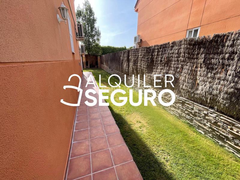 Foto 098a65e8-c0d7-4686-a7bc-21fde0a355b7. Alquiler chalet  c libertad en Prado Norte Algete