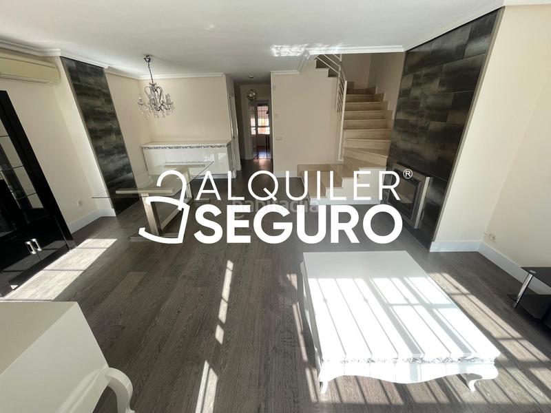 Foto 263d3eb0-6f10-4691-ad41-b1cf4e4b2b38. Alquiler chalet  c libertad en Prado Norte Algete