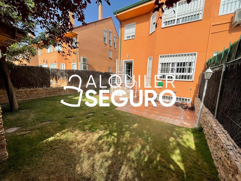 Foto 7d7e815d-dd11-4971-a7de-1b3004e90e39. Alquiler chalet  c libertad en Prado Norte Algete