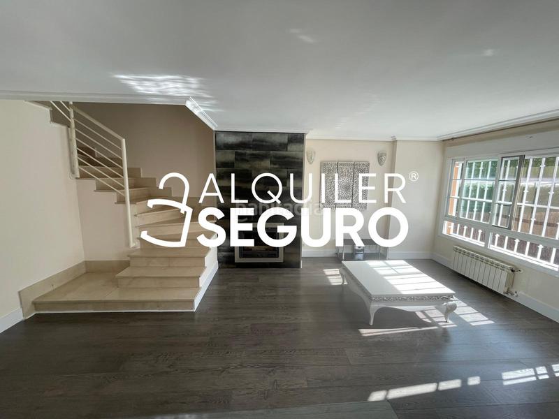 Foto bdeb1eae-2198-48d8-b60f-412afc6dd734. Alquiler chalet  c libertad en Prado Norte Algete
