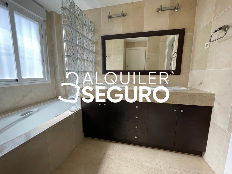 Foto fffbcef7-7e96-4318-9989-0406bdf6422a. Rent chalet with heating parking pool in Prado Norte Algete