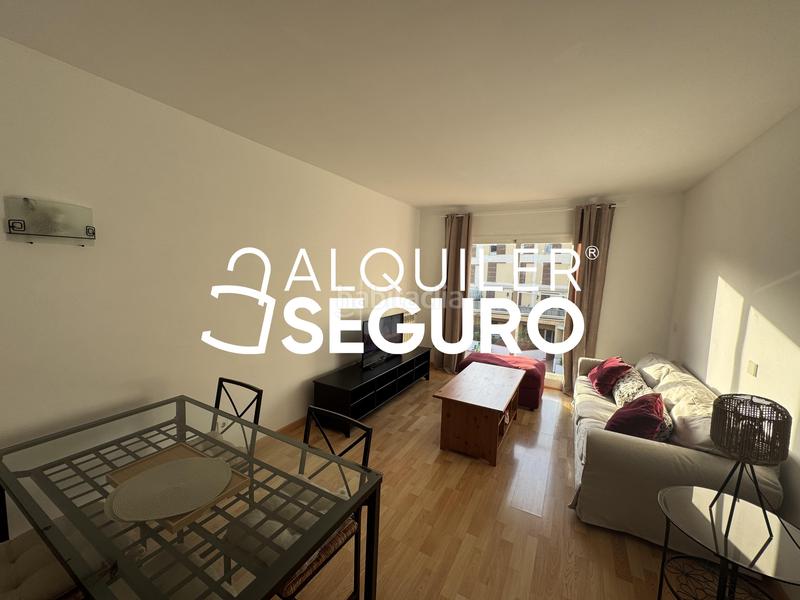 Foto f03d0366-a7a3-4a1a-adfe-4c86f9fb7c48. Alquiler piso  c de la victòria en Campos