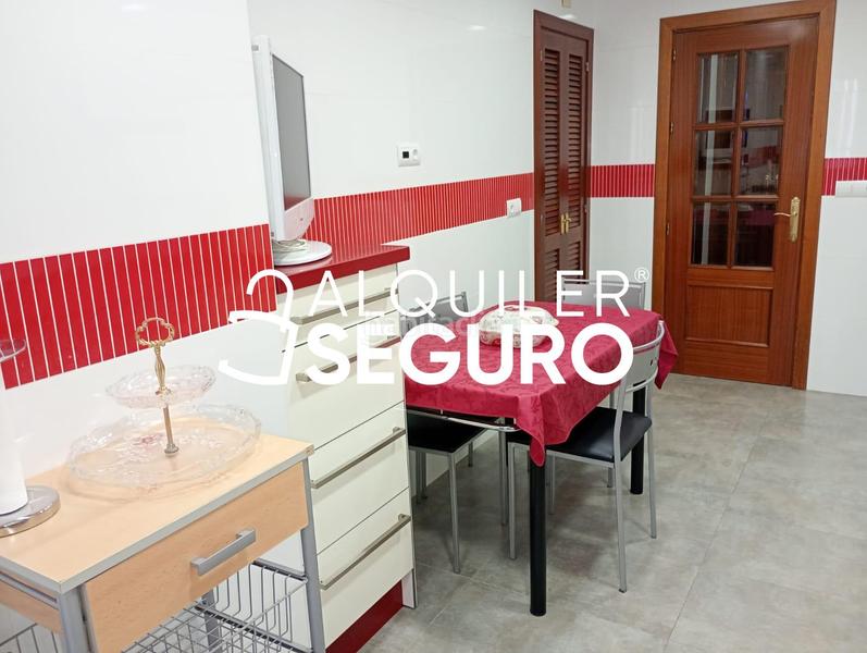 Foto 604c0928-ca9a-44b1-a923-44a8749268ae. Alquiler piso  c paganini en El Tejar - Hacienda Bizcochero Málaga